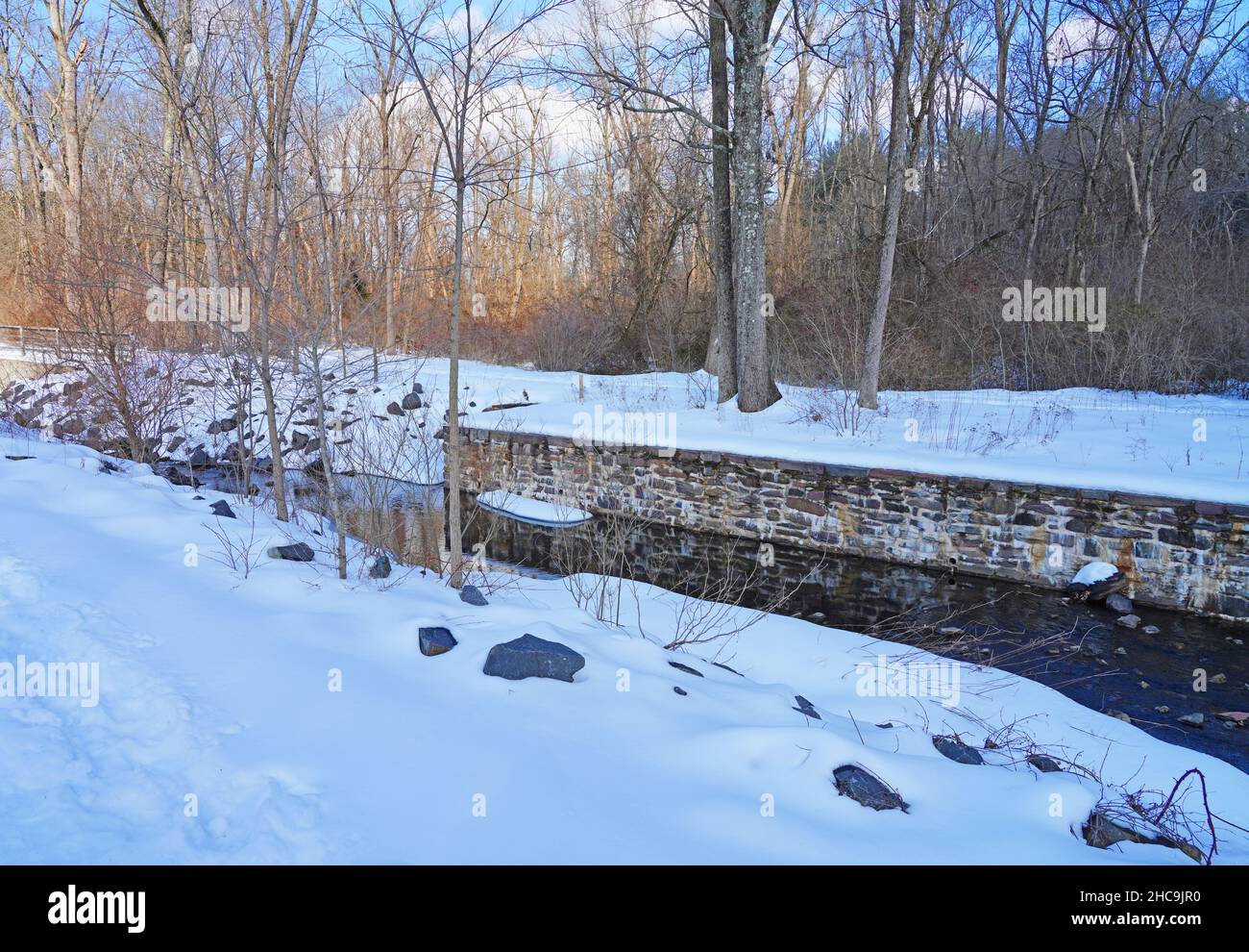Verschneite Tage im Mountain Lakes Preserve in Princeton, New Jersey, USA, nach einem starken Schneefall Stockfoto