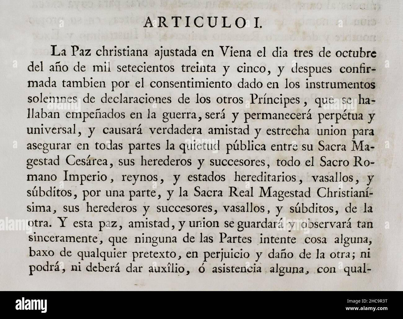 Beitritt von König Philipp V. von Spanien zum Wiener Vertrag (18. November 1738) zwischen Kaiser Karl VI. Von Deutschland und Ludwig XV. Von Frankreich zur Beendigung des polnischen Erbfolgekrieges (1733-1735). Spanien trat im folgenden Jahr bei und unterzeichnete am 21. April 1739 in Versailles. Es wurde am folgenden 13. Mai von König Philipp V. in Aranjuez ratifiziert. Artikel I. Sammlung der Verträge über Frieden, Allianz und Handel, die von der spanischen Krone mit den ausländischen Mächten (Colección de los Tratados de Paz, Alianza, Comercio ajustados por la Corona de España con las Potencias Extranjeras) angepasst wurden. Band II. Madrid, 1800. Stockfoto