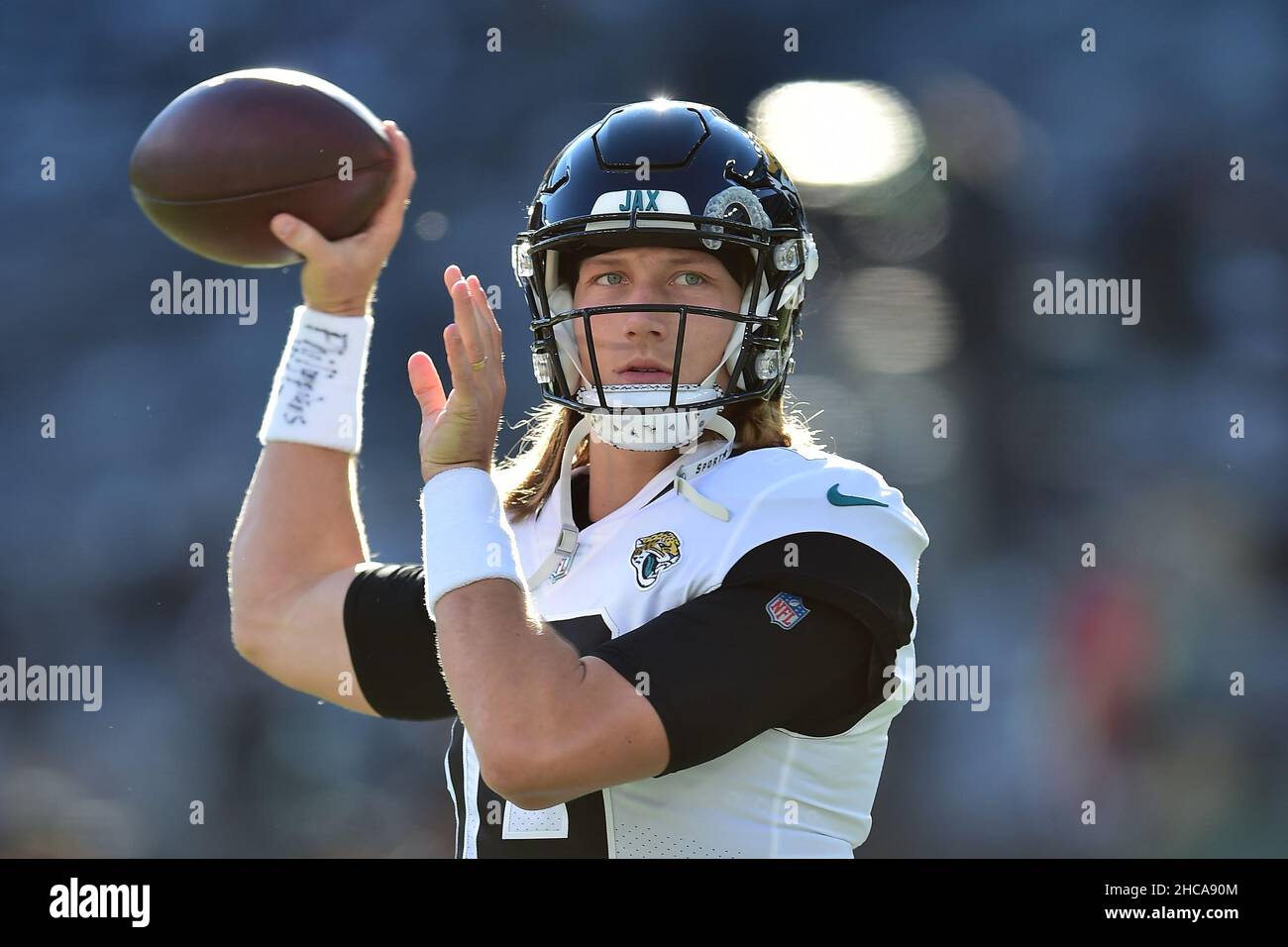 East Rutherford, New Jersey, USA. 26th Dez 2021. Jacksonville Jaguars Quarterback TREVOR LAWRENCE (16) wird im MetLife Stadium in East Rutherford New Jersey gesehen New York besiegt Jacksonville 26 bis 21 (Bildnachweis: © Brooks von Arx/ZUMA Press Wire) Bildnachweis: ZUMA Press, Inc./Alamy Live News Stockfoto