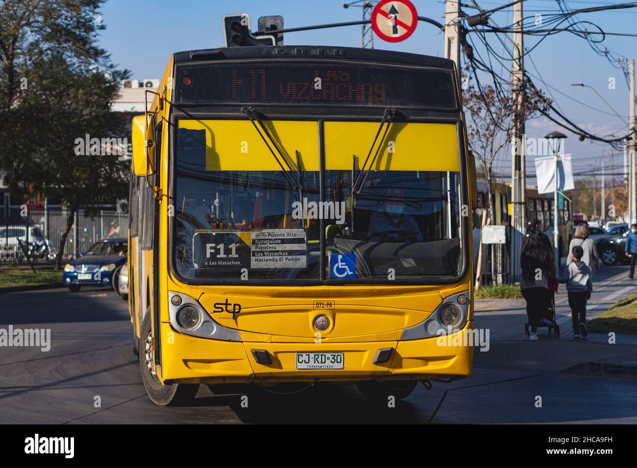 Santiago, Chile - August 2021: Ein Transantiago, oder Red Metropolitana de Movilidad, Bus in Santiago Stockfoto