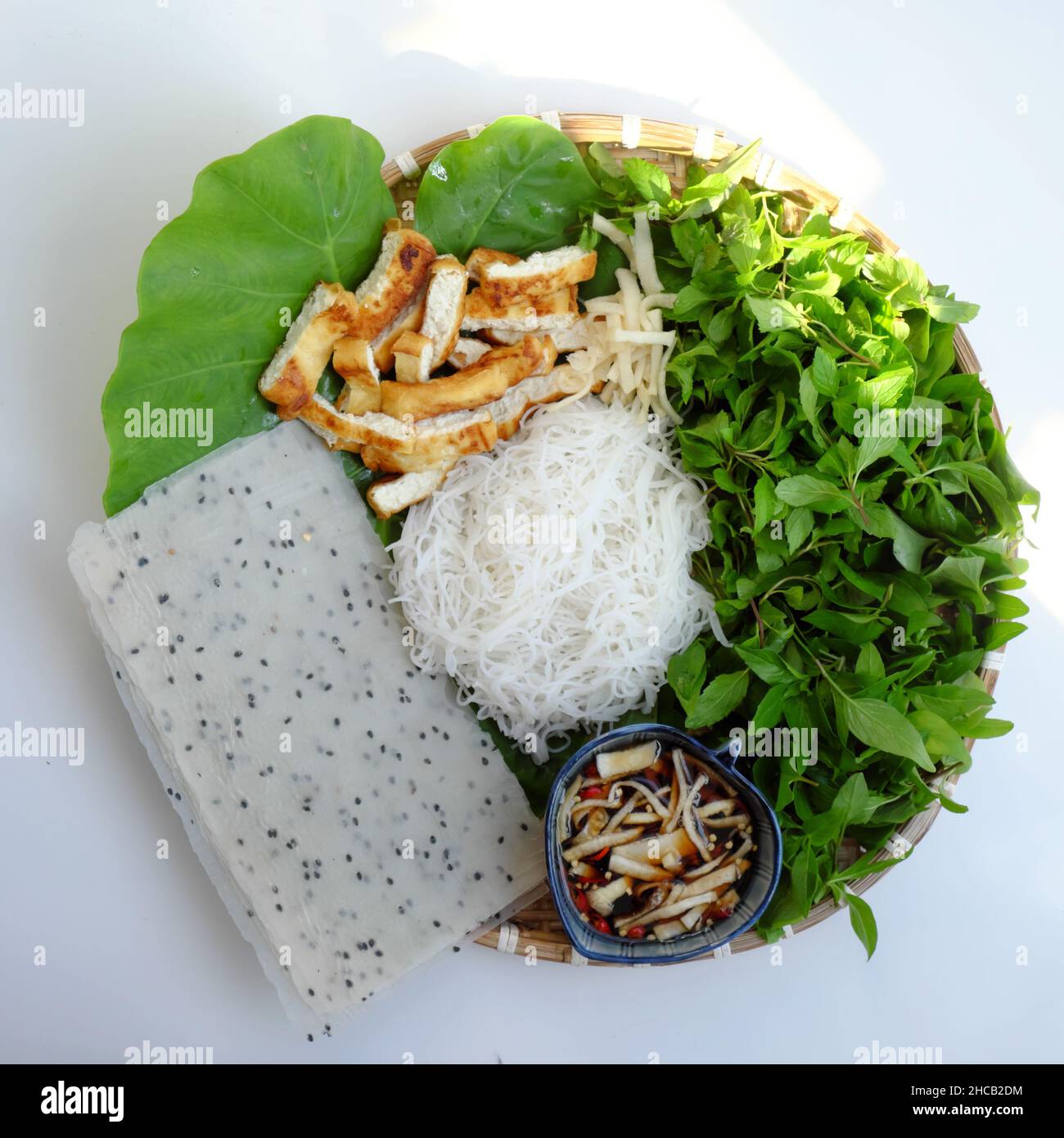 Fried tofu rolls -Fotos und -Bildmaterial in hoher Auflösung – Alamy