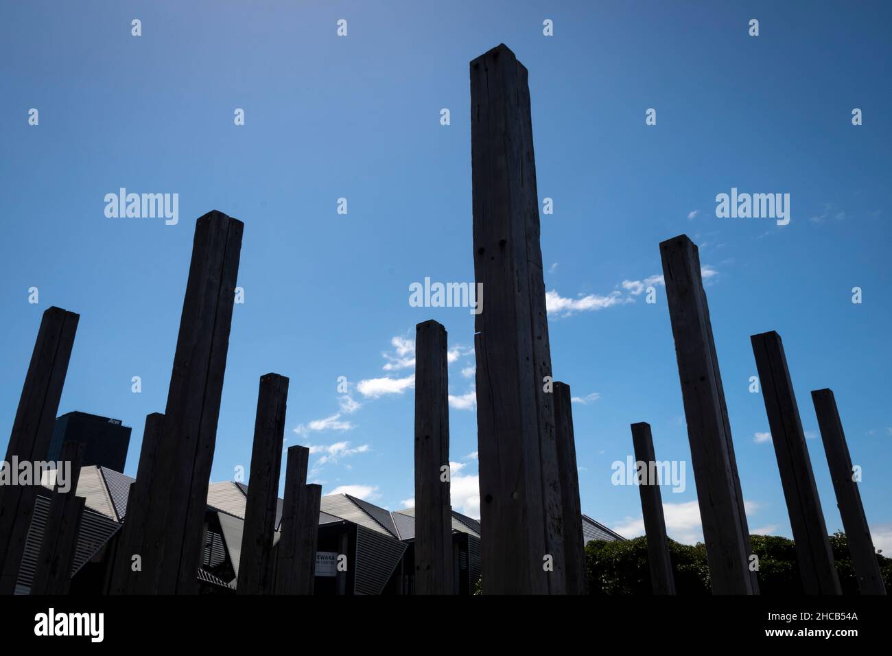 Vertikale Pfosten, Kunstinstallation, Odlin's Plaza, Wellington Waterfront, North Island, Neuseeland Stockfoto