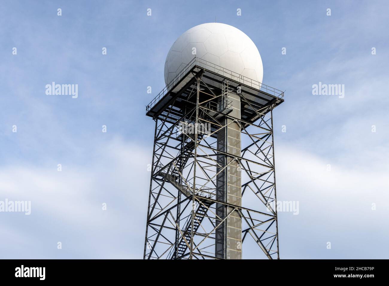 Meteorologie Radar Wettervorhersage Station Kugelturm Stockfoto