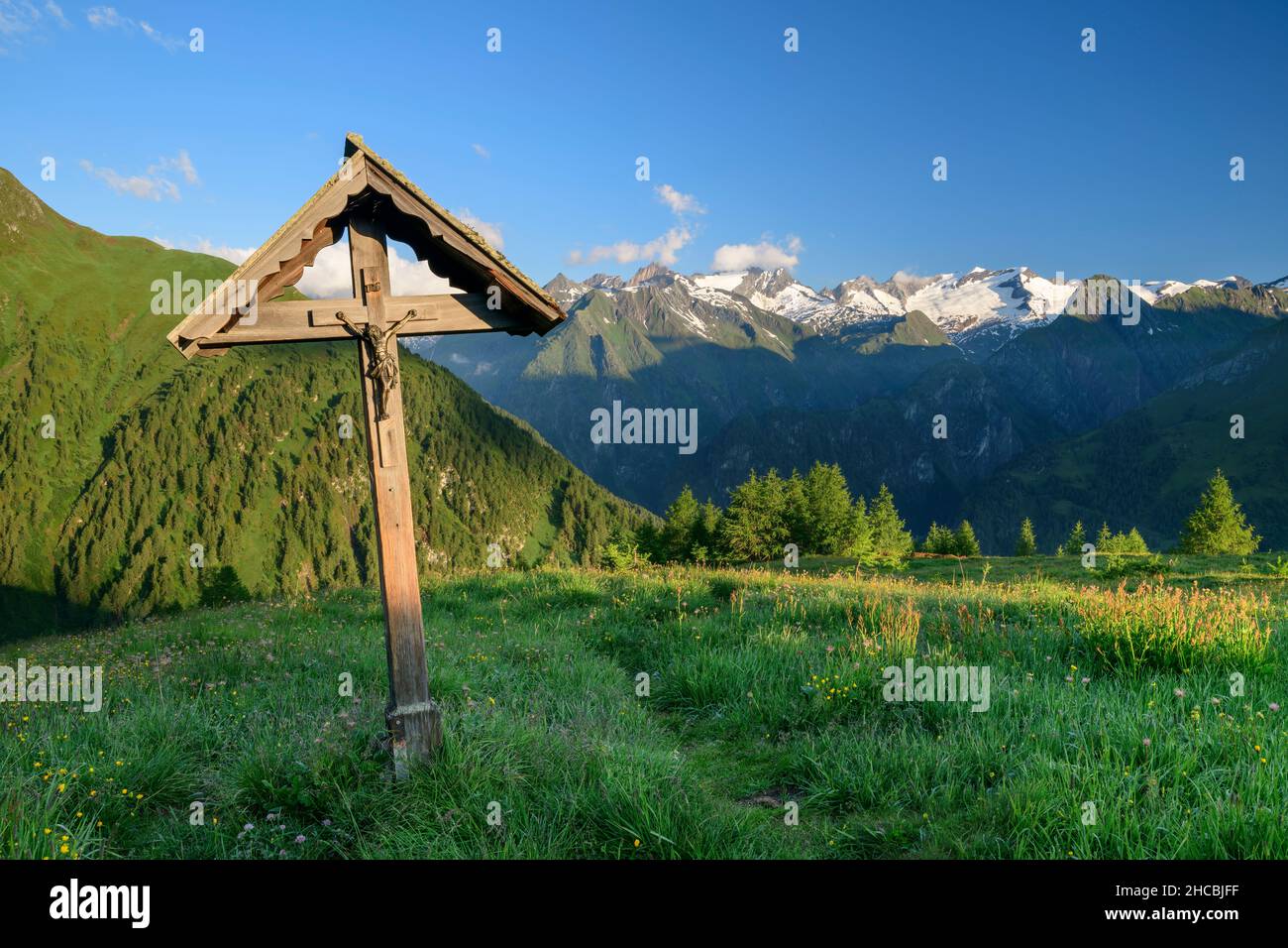 Gipfelkreuz im Virgental Stockfoto