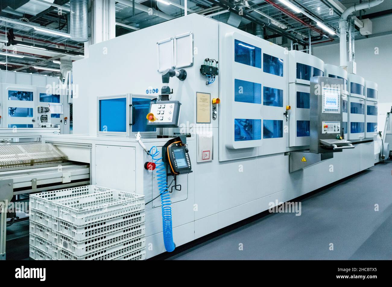 Automatisierte Maschine in der Elektroindustrie Stockfoto