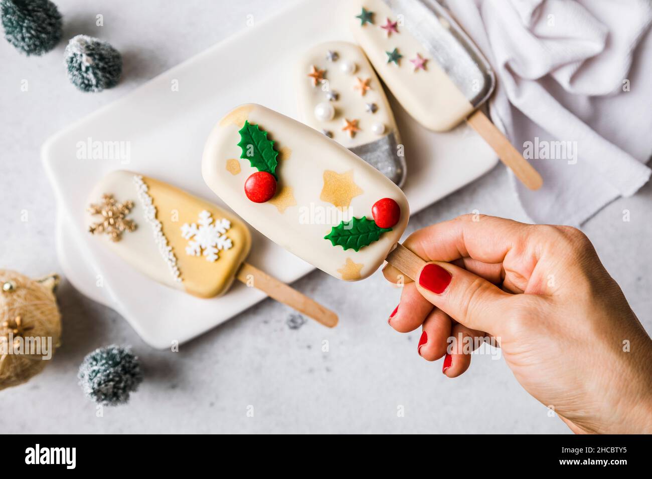 Studioaufnahme von zwei goldenen Eheringen Stockfoto
