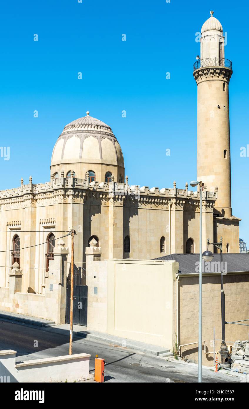 Baku, Aserbaidschan – 6. August 2020. Imam Hussein Moschee, auch bekannt als Tovbe Moschee, in Baku. Die Moschee wurde 1896 nach einem Entwurf von Adolf Eichler erbaut. Stockfoto