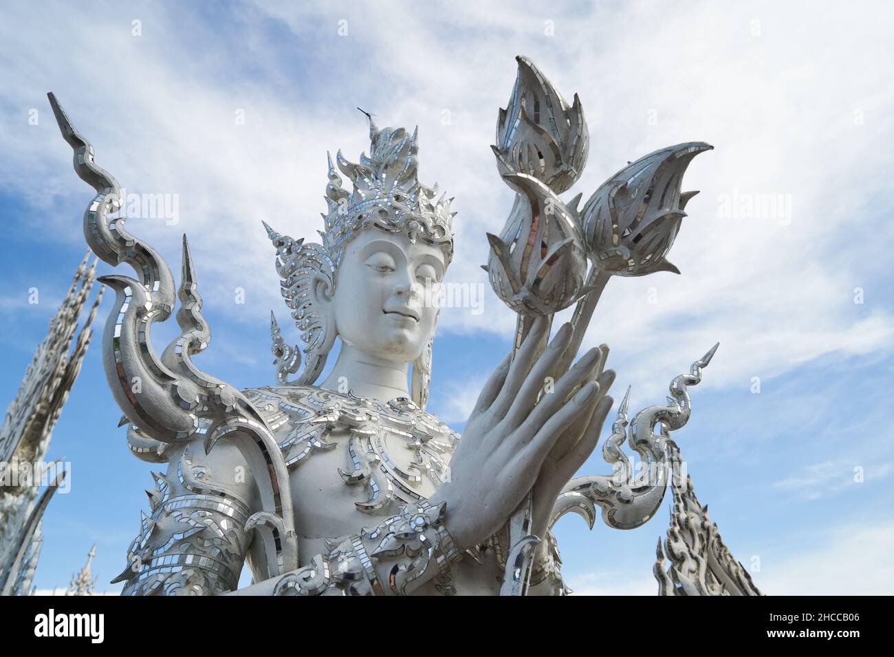 Chiang Mai withe Tempel auf blauem Himmel Hintergrund in Thailand Stockfoto