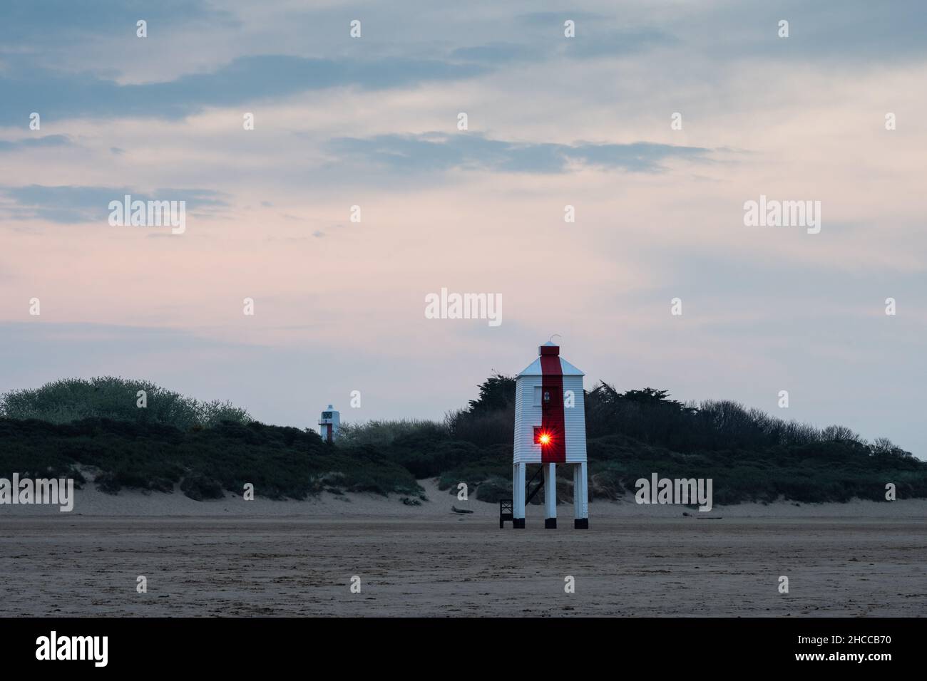 Der Low Lighthouse von Burnham-on-Sea leuchtet am Ufer der Severn-Mündung in Somerset. Stockfoto