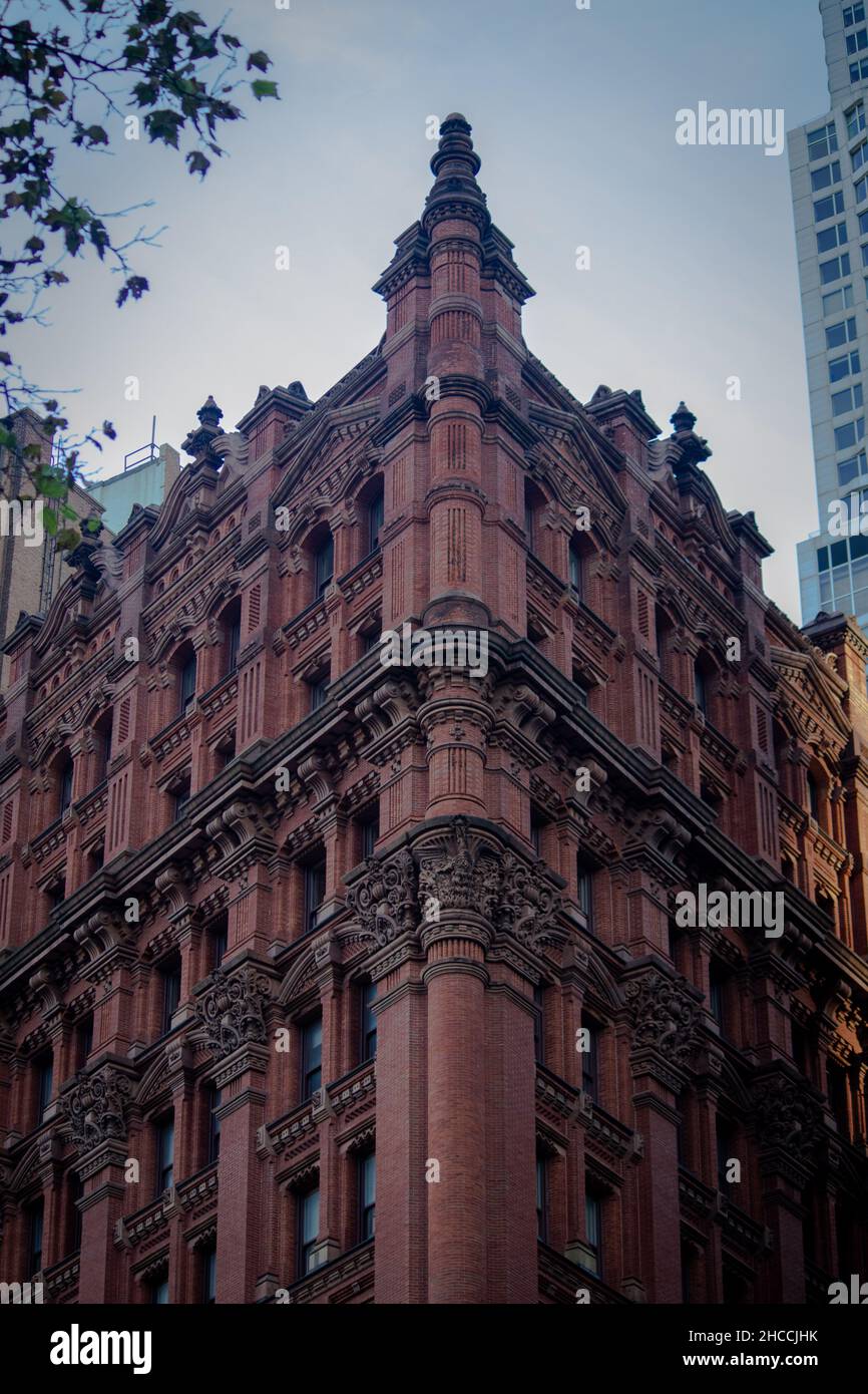 Schöner Blick auf die rote Backsteinarchitektur in der New Yorker Stadt Stockfoto