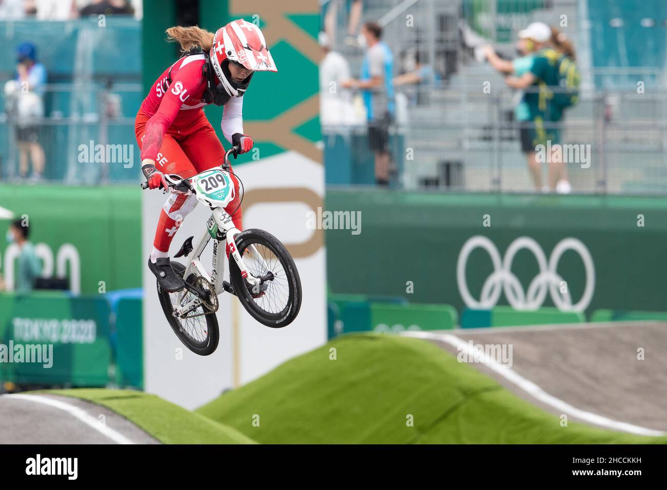 Tokio, Japan. 30th. Juli 2021. Zoe Claessens (209) aus der Schweiz nimmt während der Olympischen Spiele 2020 in Tokio im Ariake Urban Sports Park in Tokio, Japan, an BMX-Rennen Teil. Daniel Lea/CSM}. Kredit: csm/Alamy Live Nachrichten Stockfoto