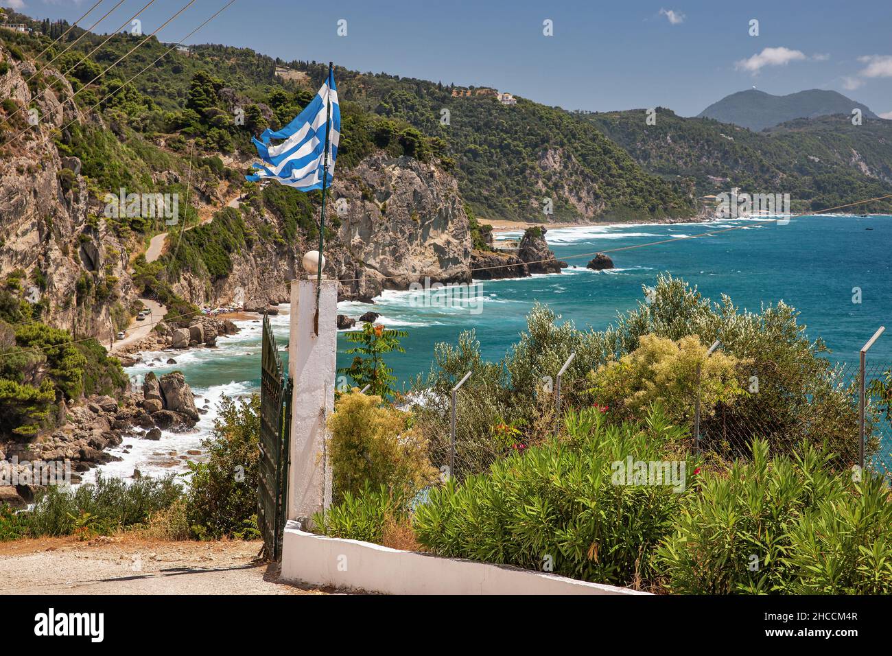 Tor des Klosters Mirtiotissas an der westlichen Küste der Insel Korfu, Griechenland. Stockfoto