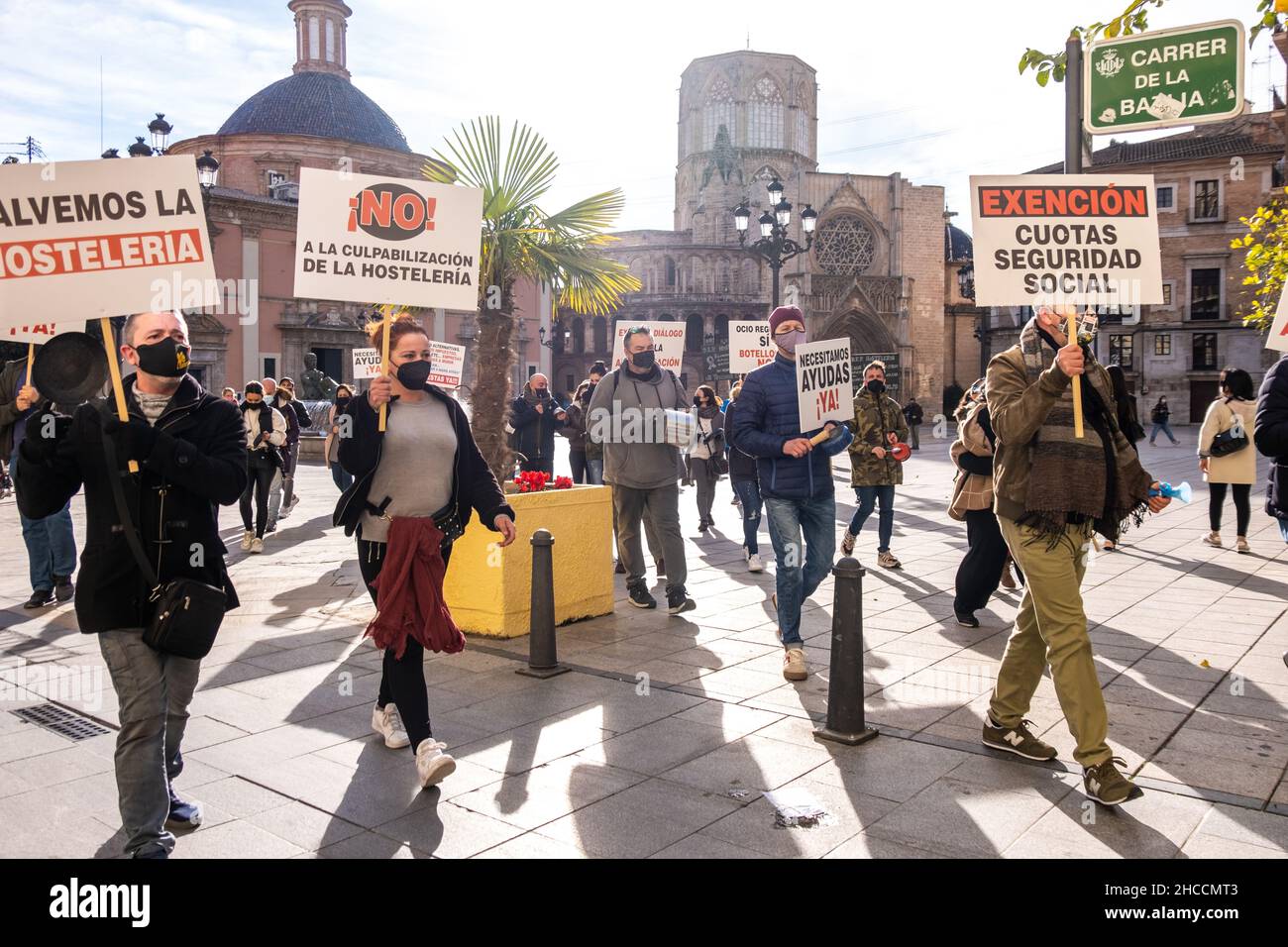 Valencia, Spanien; 21. Januar 2021: Demonstranten gegen die Maßnahmen der lokalen Regierung gegen Covid im Gastgewerbe. Stockfoto