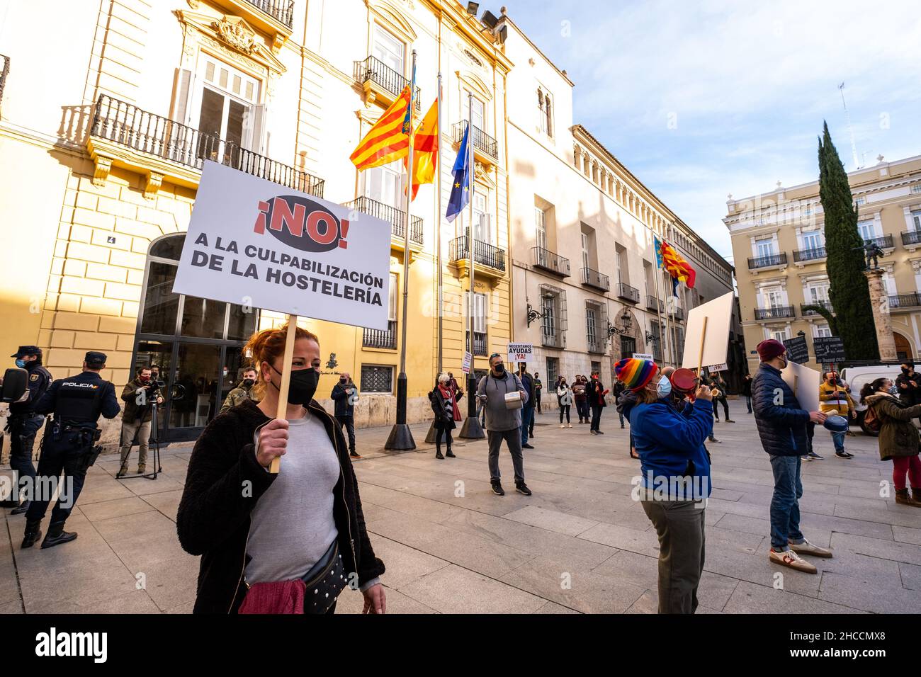 Valencia, Spanien; 21. Januar 2021: Demonstranten gegen die Maßnahmen der lokalen Regierung gegen Covid im Gastgewerbe. Stockfoto