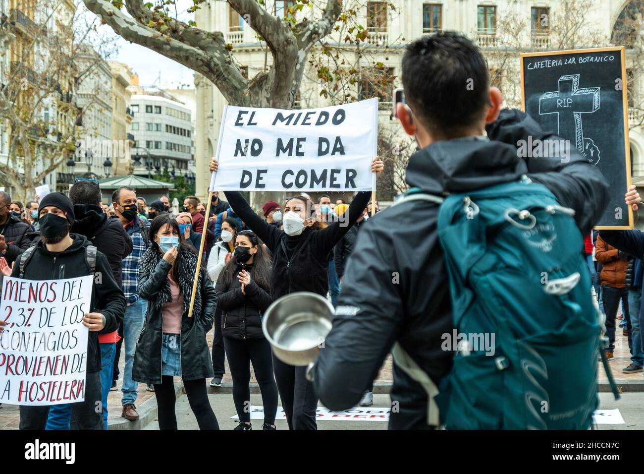 Valencia, Spanien; 25. Januar 2021: Demonstranten gegen die von der lokalen Regierung gegen Covid ergriffenen Maßnahmen gegen den Gastgewerbe Stockfoto
