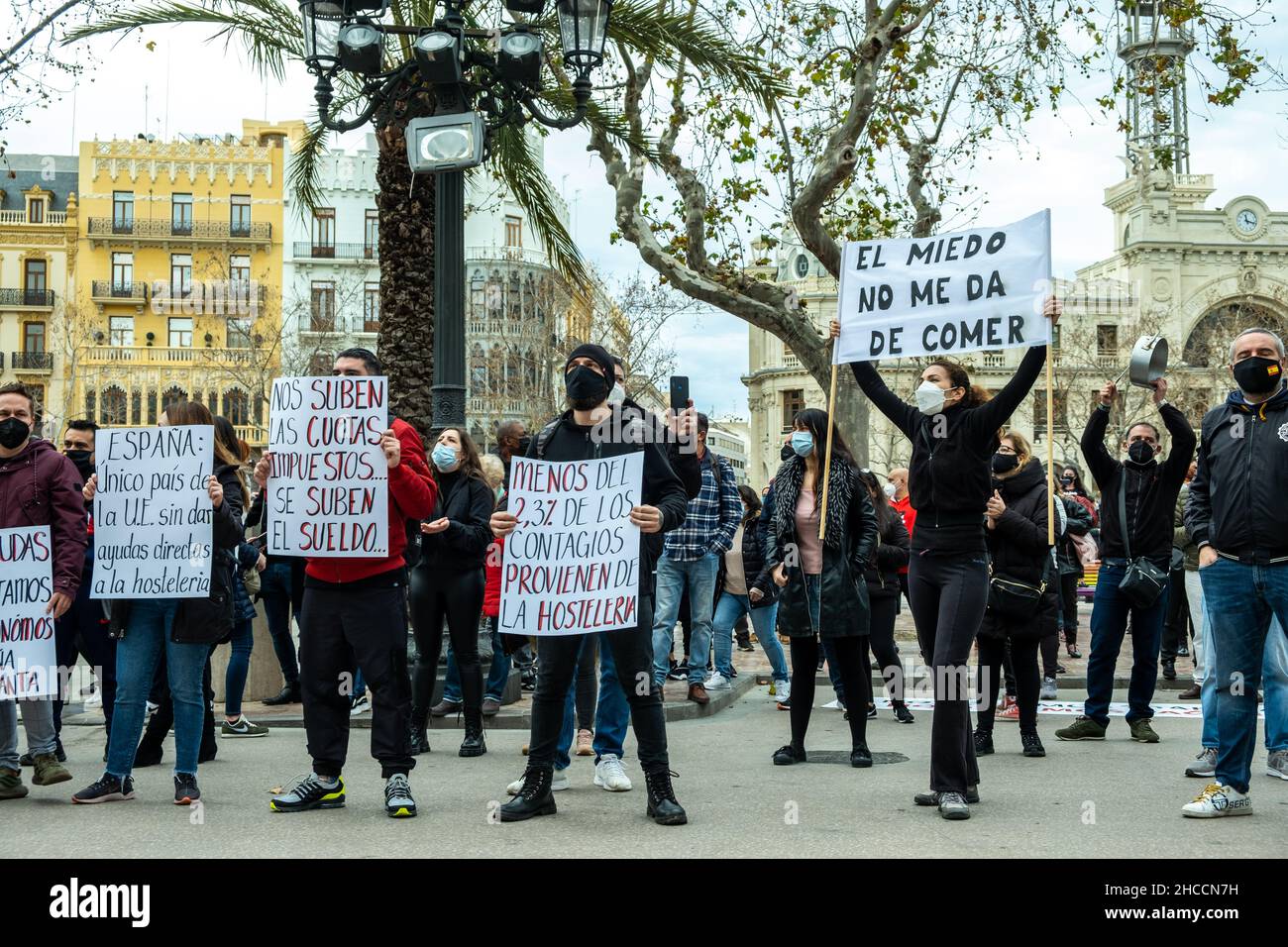 Valencia, Spanien; 25. Januar 2021: Demonstranten gegen die von der lokalen Regierung gegen Covid ergriffenen Maßnahmen gegen den Gastgewerbe Stockfoto