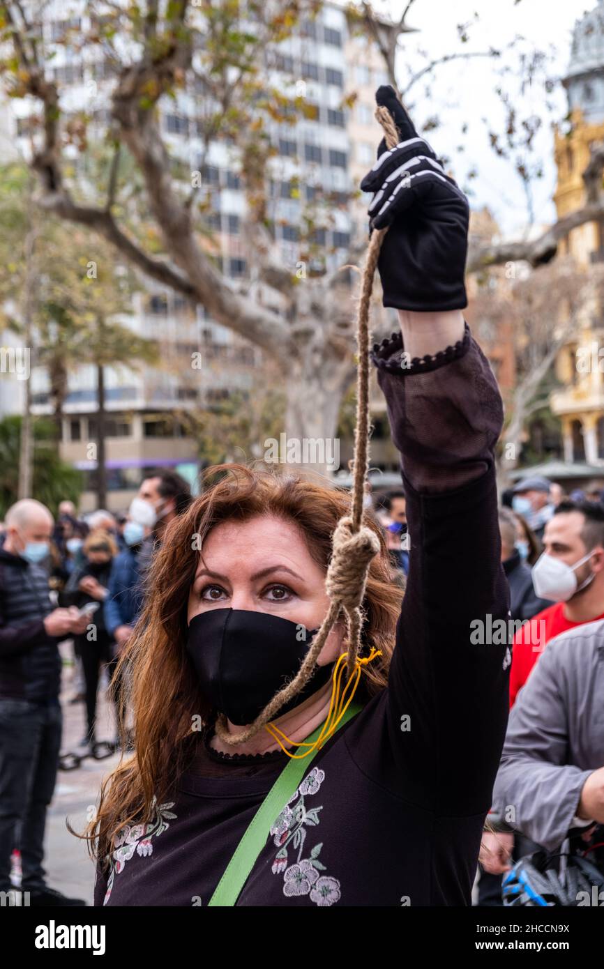 Valencia, Spanien; 25. Januar 2021: Demonstranten gegen die von der lokalen Regierung gegen Covid ergriffenen Maßnahmen gegen den Gastgewerbe Stockfoto