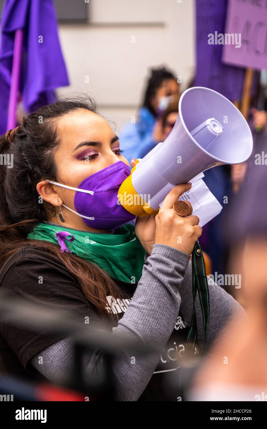 Valencia, Spanien; 8th. März 2021: Feministische Kundgebungen zum Frauentag am 8. März 2021. Stockfoto