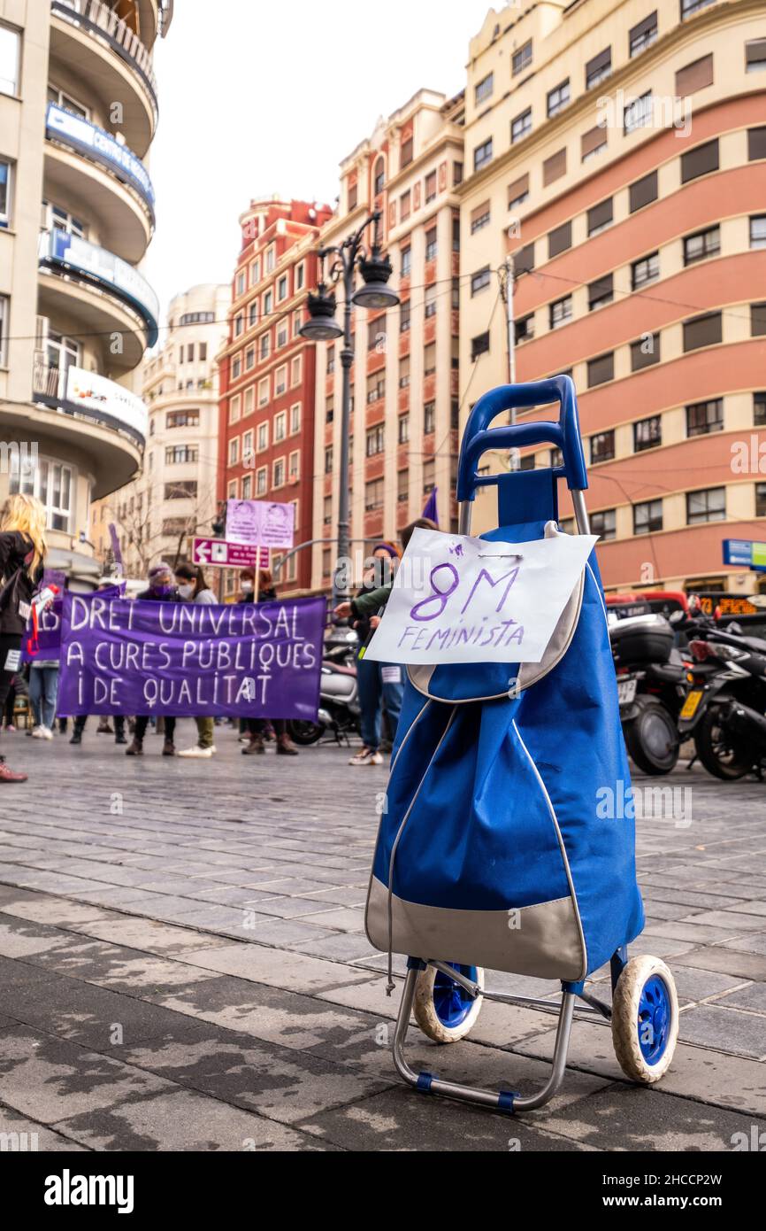 Valencia, Spanien; 8th. März 2021: Feministische Kundgebungen zum Frauentag am 8. März 2021. Stockfoto