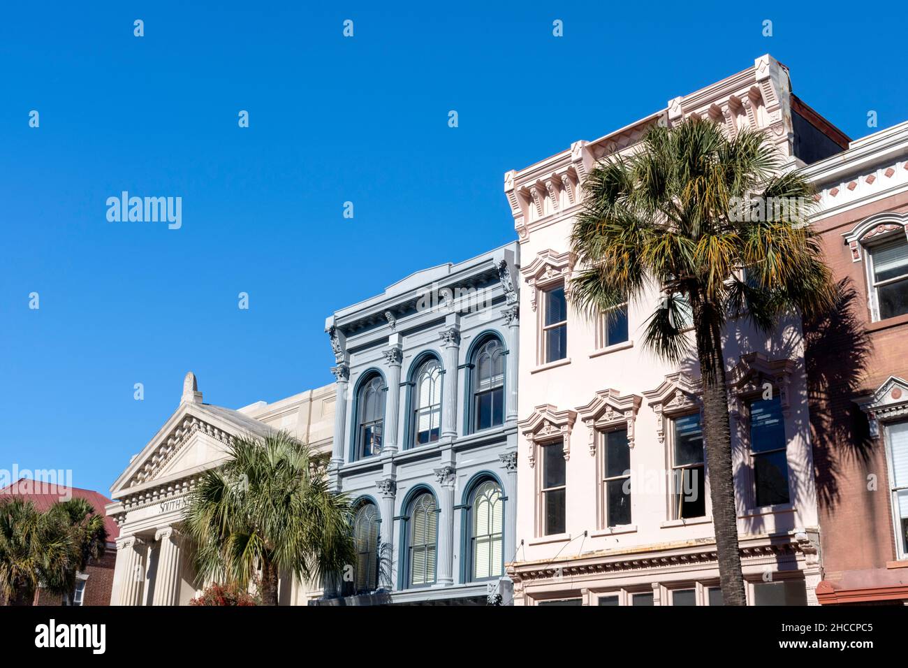 Das historische Viertel von Charleston ist ein beliebtes Ziel für Luxusreisen in Zeitlupe. Stockfoto
