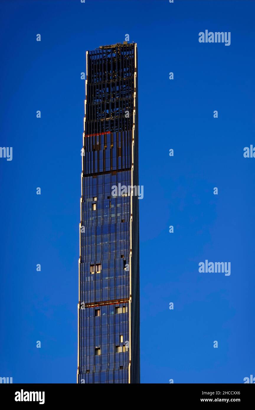 Dünner Bau an der West 57th Street, Manhattan, NYC Stockfoto