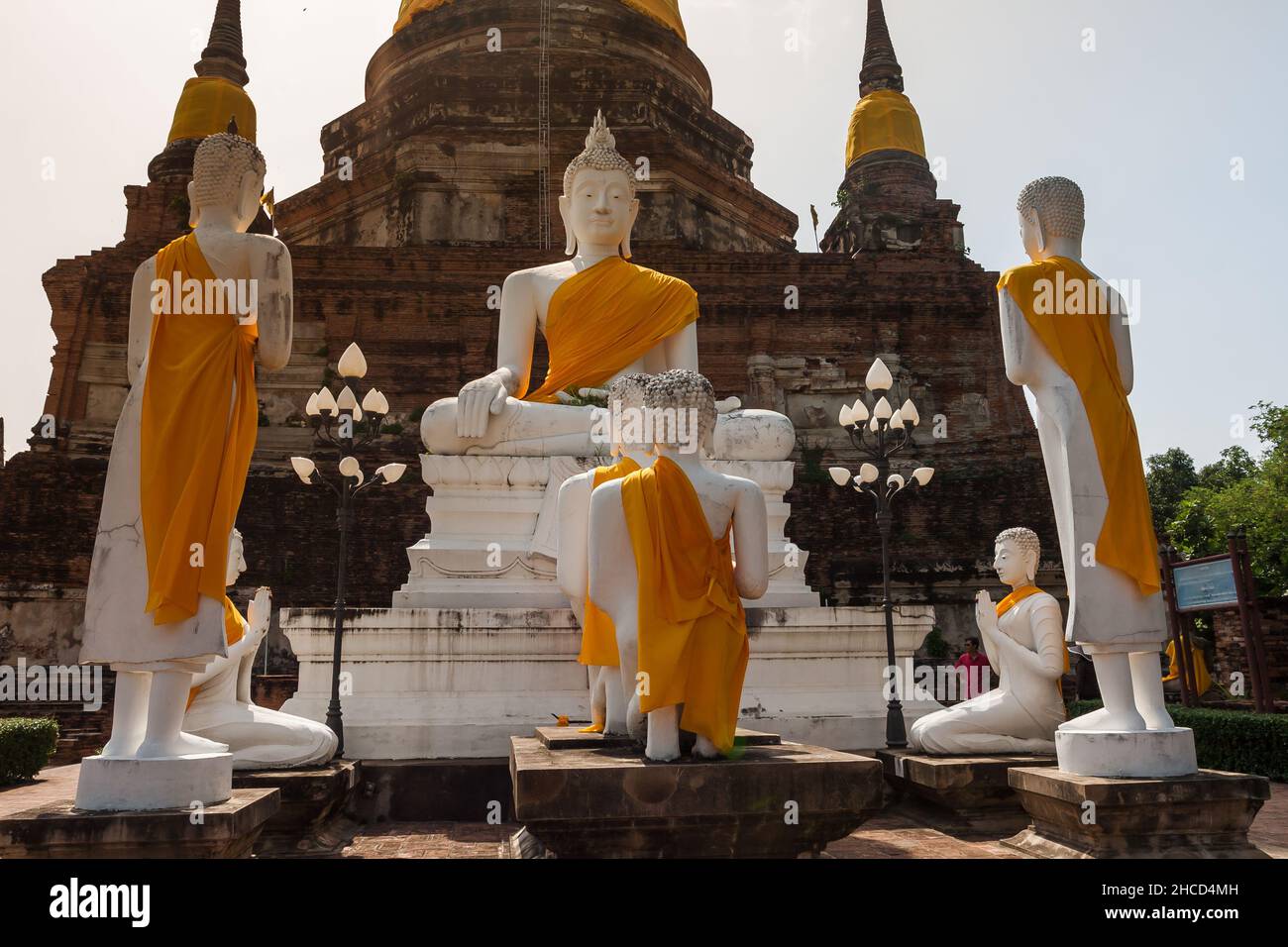 Statue von Buddha und seinen Schülern in Ayutthaya, der historischen Hauptstadt des Königreichs Siam aus dem 13. Jahrhundert, Ayutthaya, Provinz Phra Nakhon Si Ayutthaya Stockfoto
