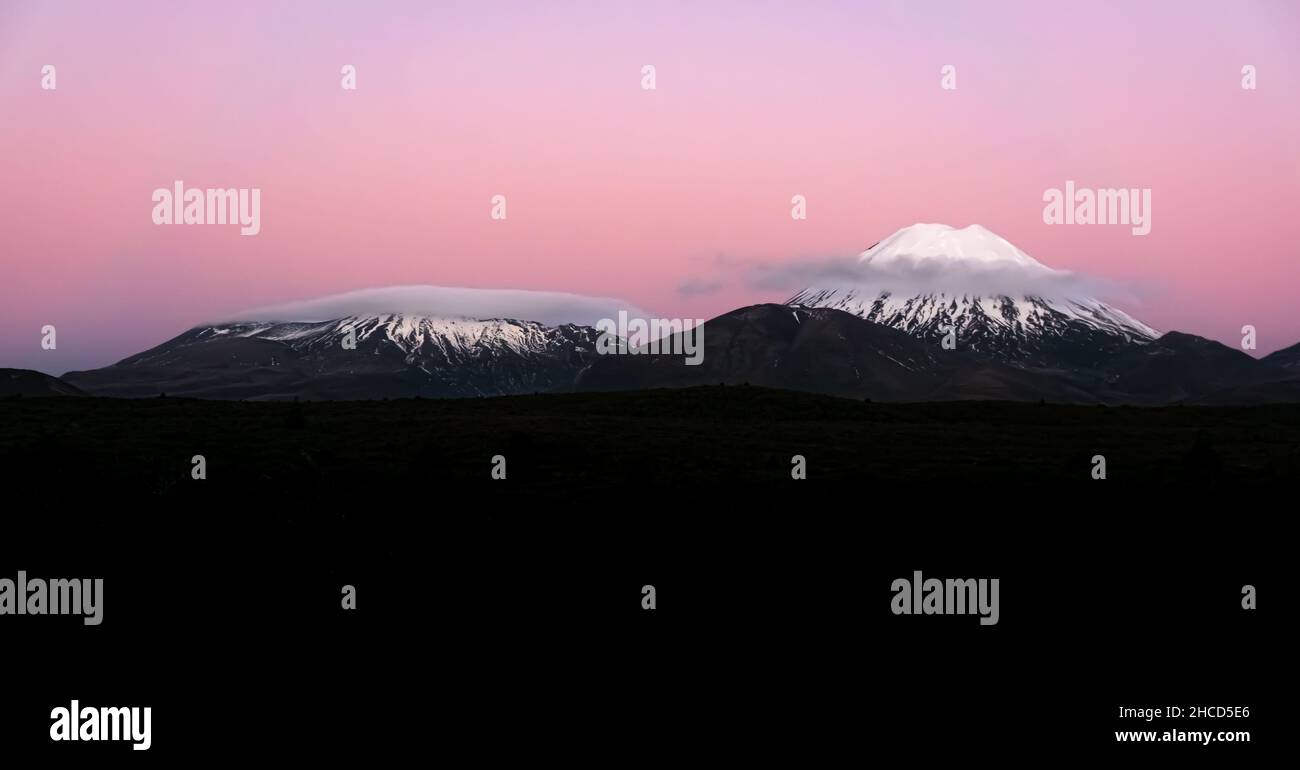 Sonnenuntergang Am Berg Pink Whakapapa In Neuseeland Stockfoto