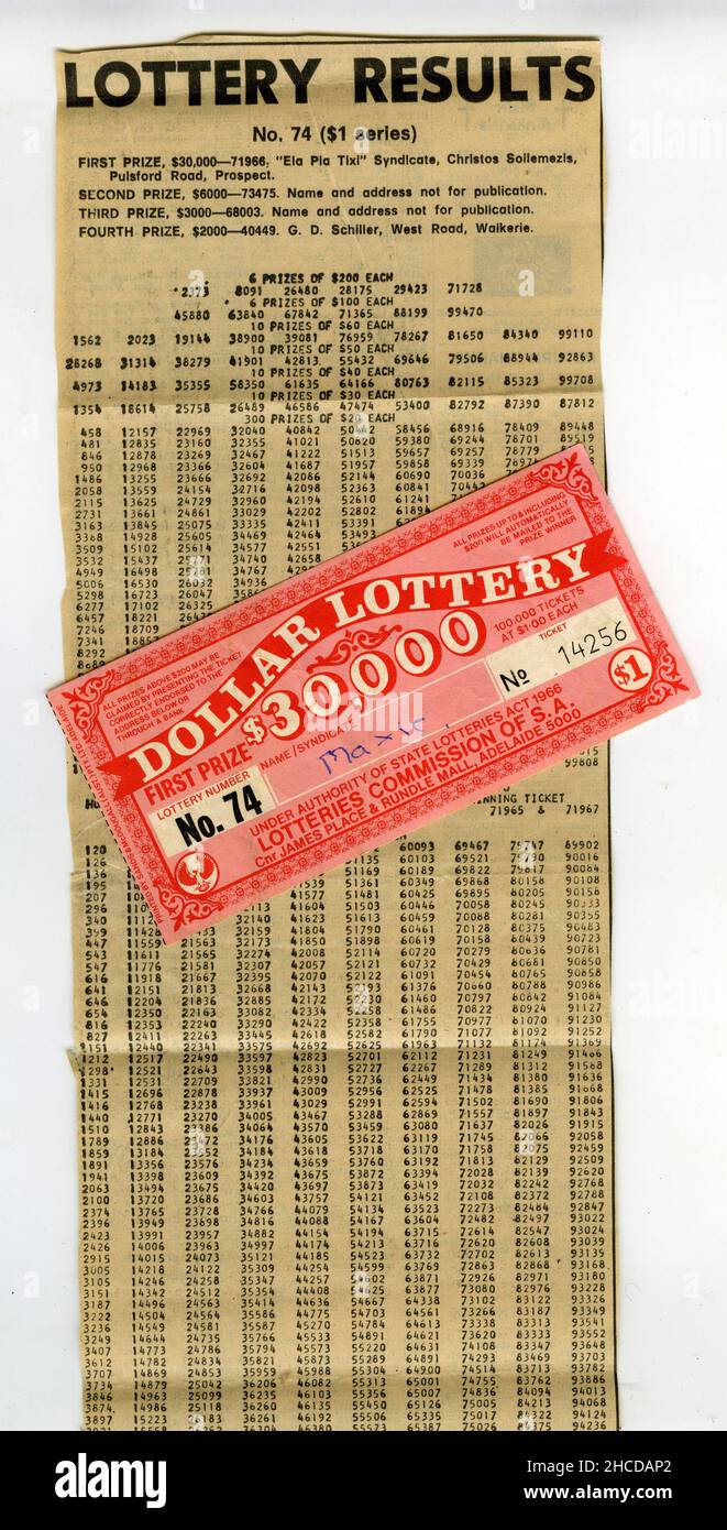 Zeitungsausschnitt der Ergebnisse der Südaustralischen Dollar-Lotterie 74th, die im Namen des Käufers, Maxie, ausgestellt wurde. Wie üblich hat das Ticket nie etwas gewonnen. Ca. 1975. Stockfoto