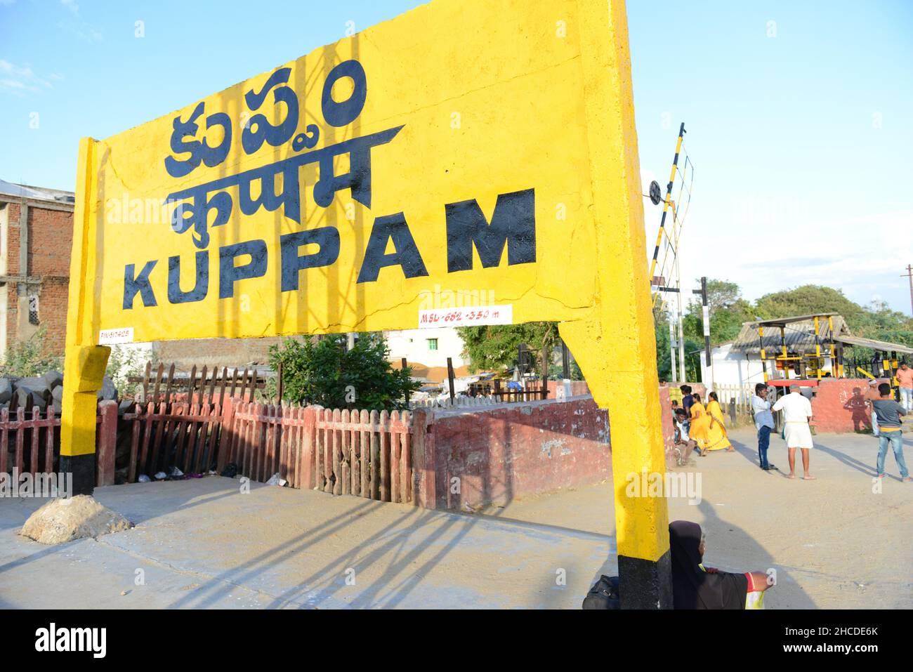 Bahnhof Kuppam, Distrikt Chittoor, Andhra Pradesh, Indien. Stockfoto