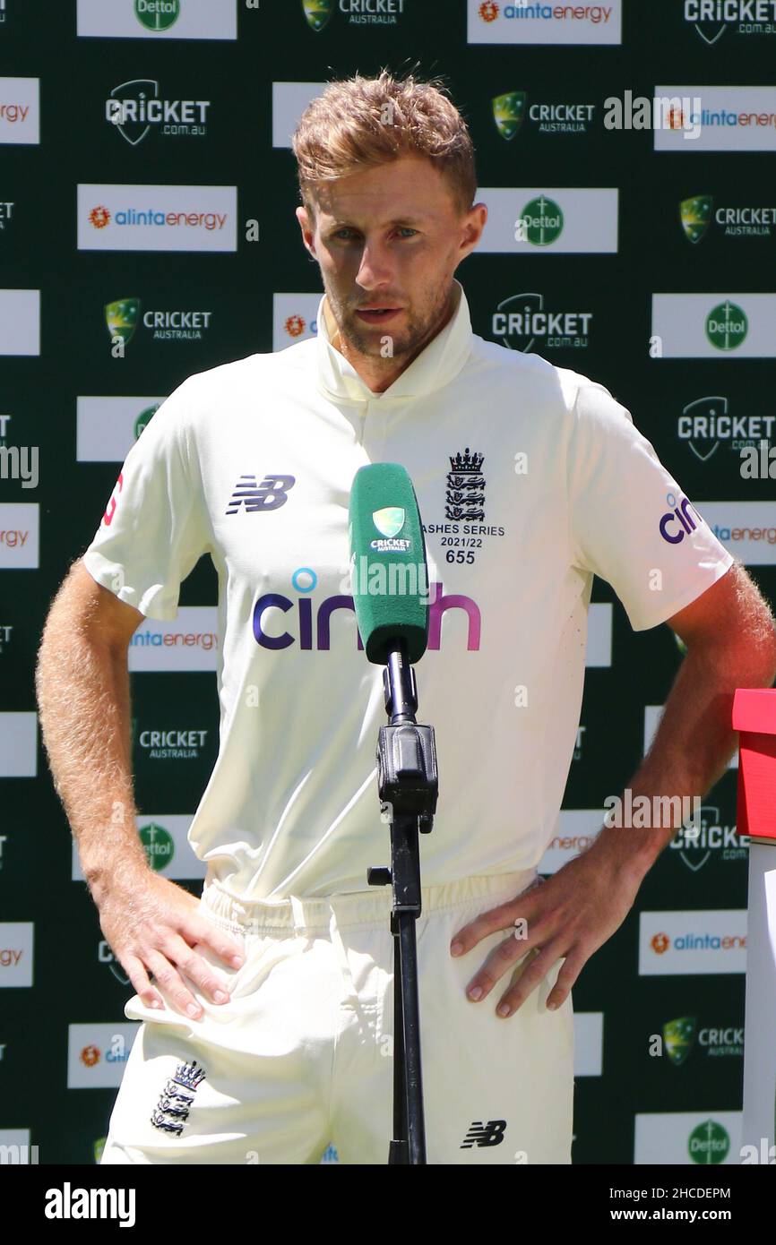 MELBOURNE, AUSTRALIEN - 28. DEZEMBER: Joe Root Captain of England nach dem Boxing Day Testspiel in der Ashes-Serie zwischen Australien und England am 28. Dezember 2021 auf dem Melbourne Cricket Ground in Melbourne, Australien. Bild: brett keating/Alamy Live News Stockfoto