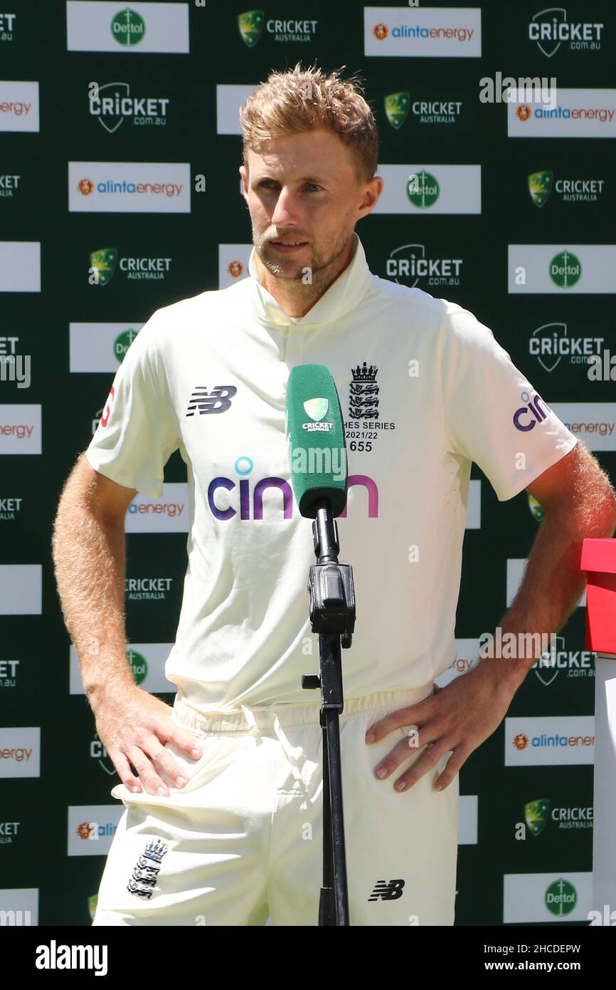 MELBOURNE, AUSTRALIEN - 28. DEZEMBER: Joe Root Captain of England nach dem Boxing Day Testspiel in der Ashes-Serie zwischen Australien und England am 28. Dezember 2021 auf dem Melbourne Cricket Ground in Melbourne, Australien. Bild: brett keating/Alamy Live News Stockfoto