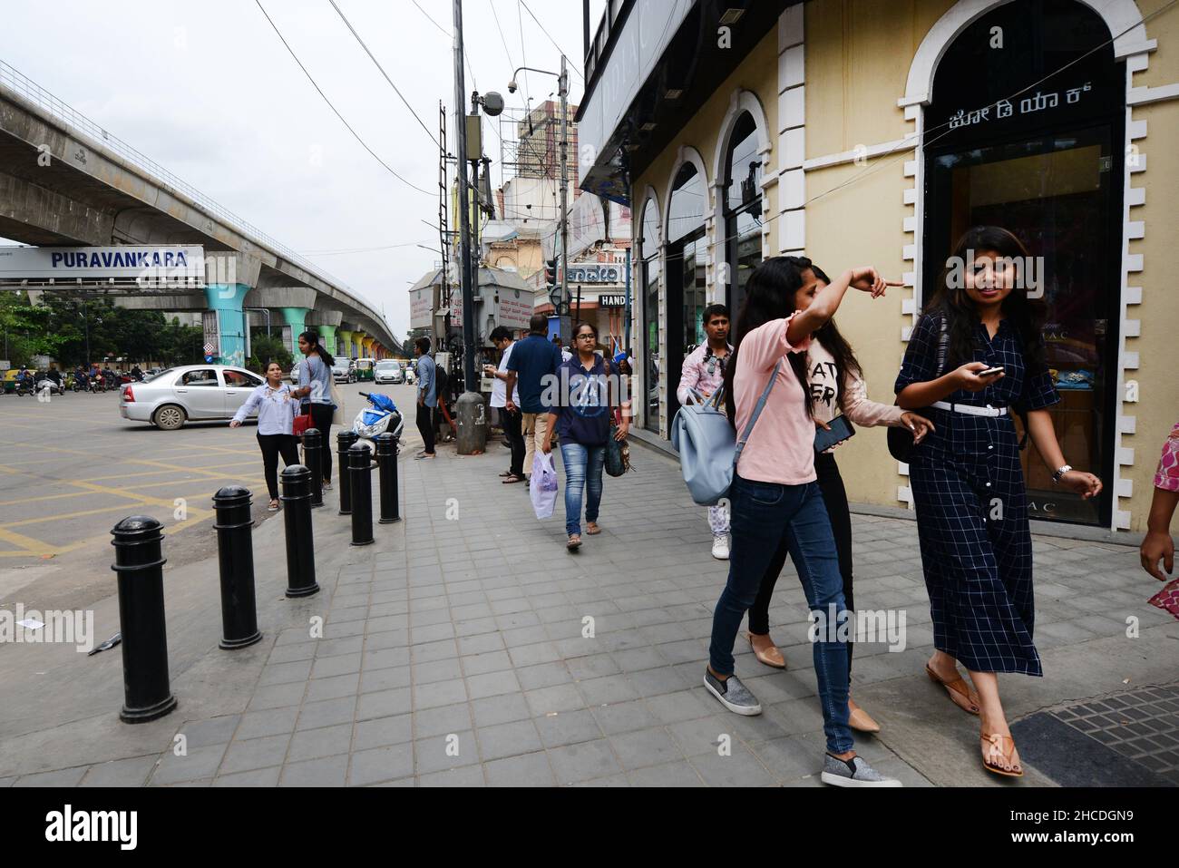 M. G. Straße im Stadtzentrum von Bangalore, Indien. Stockfoto