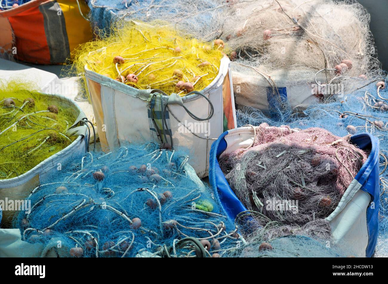 Fischernetze im Hafen von Limmasol, Zypern Stockfoto