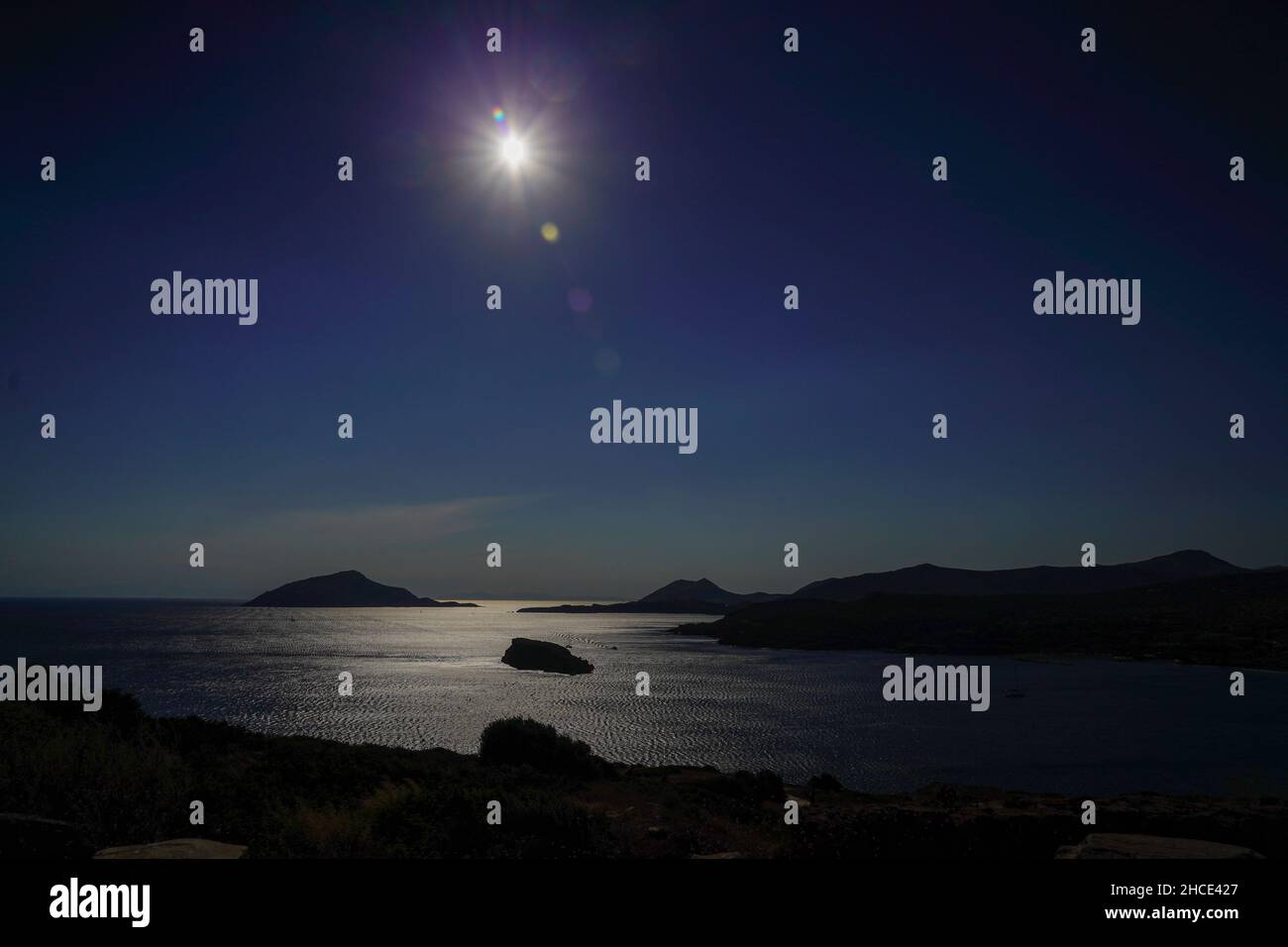 Der Strand und das Mittelmeer, Kap Sounion, Attika, Griechenland Stockfoto