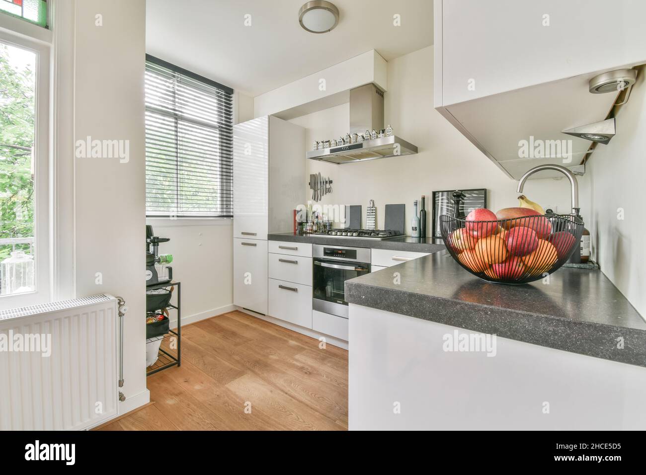 Interieur der modernen Küche im modernen Haus Stockfoto