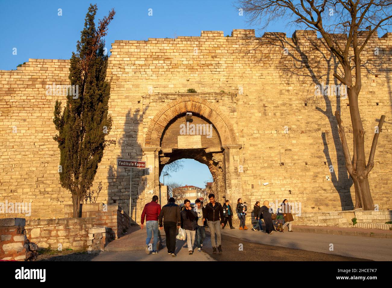 Istanbul, Türkei - 03-04-2017:Yedikule Tor der historischen byzantinischen Stadtmauer, Istanbul Stockfoto