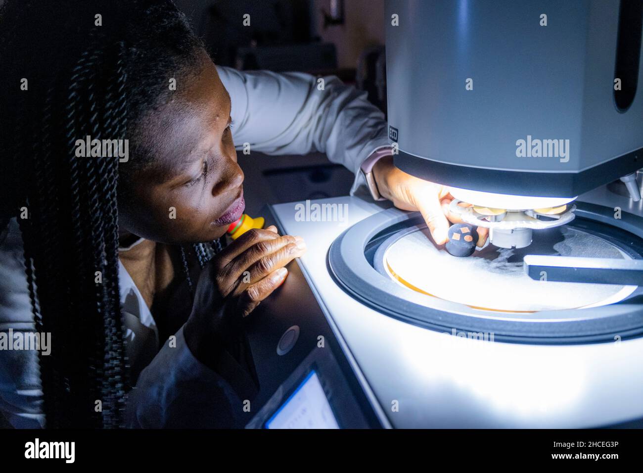 Ingenieurstudenten im Labor und in der Werkstatt Stockfoto