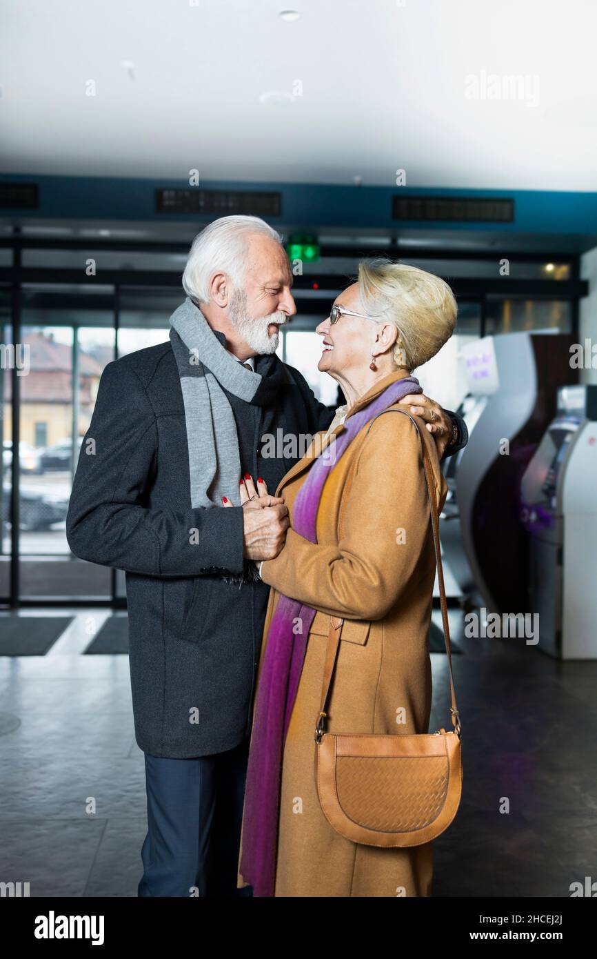 Liebevolles älteres Paar in der Liebe Stockfoto