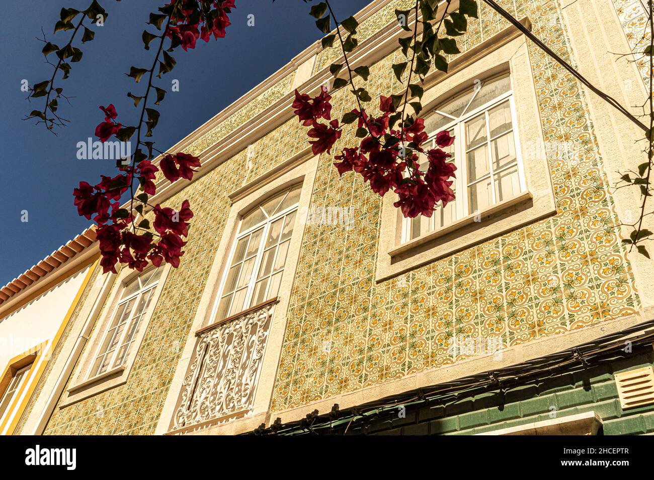 Gefliestes Gebäude Ferragudo Portugal Stockfoto