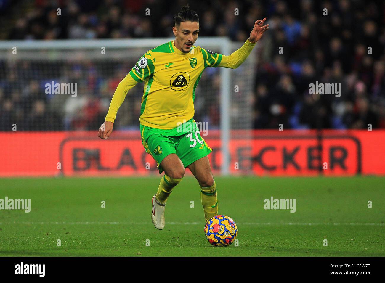 London, Großbritannien. 28th Dez 2021. Dimitris Giannoulis aus Norwich City in Aktion während des Spiels. Premier League Spiel, Crystal Palace gegen Norwich City im Selhurst Park Stadion in London am Dienstag 28th. Dezember 2021. Dieses Bild darf nur für redaktionelle Zwecke verwendet werden. Nur zur redaktionellen Verwendung, Lizenz für kommerzielle Nutzung erforderlich. Keine Verwendung bei Wetten, Spielen oder Veröffentlichungen in einem Club/einer Liga/einem Spieler. PIC von Steffan Bowen/Andrew Orchard Sports Photography/Alamy Live News Credit: Andrew Orchard Sports Photography/Alamy Live News Stockfoto