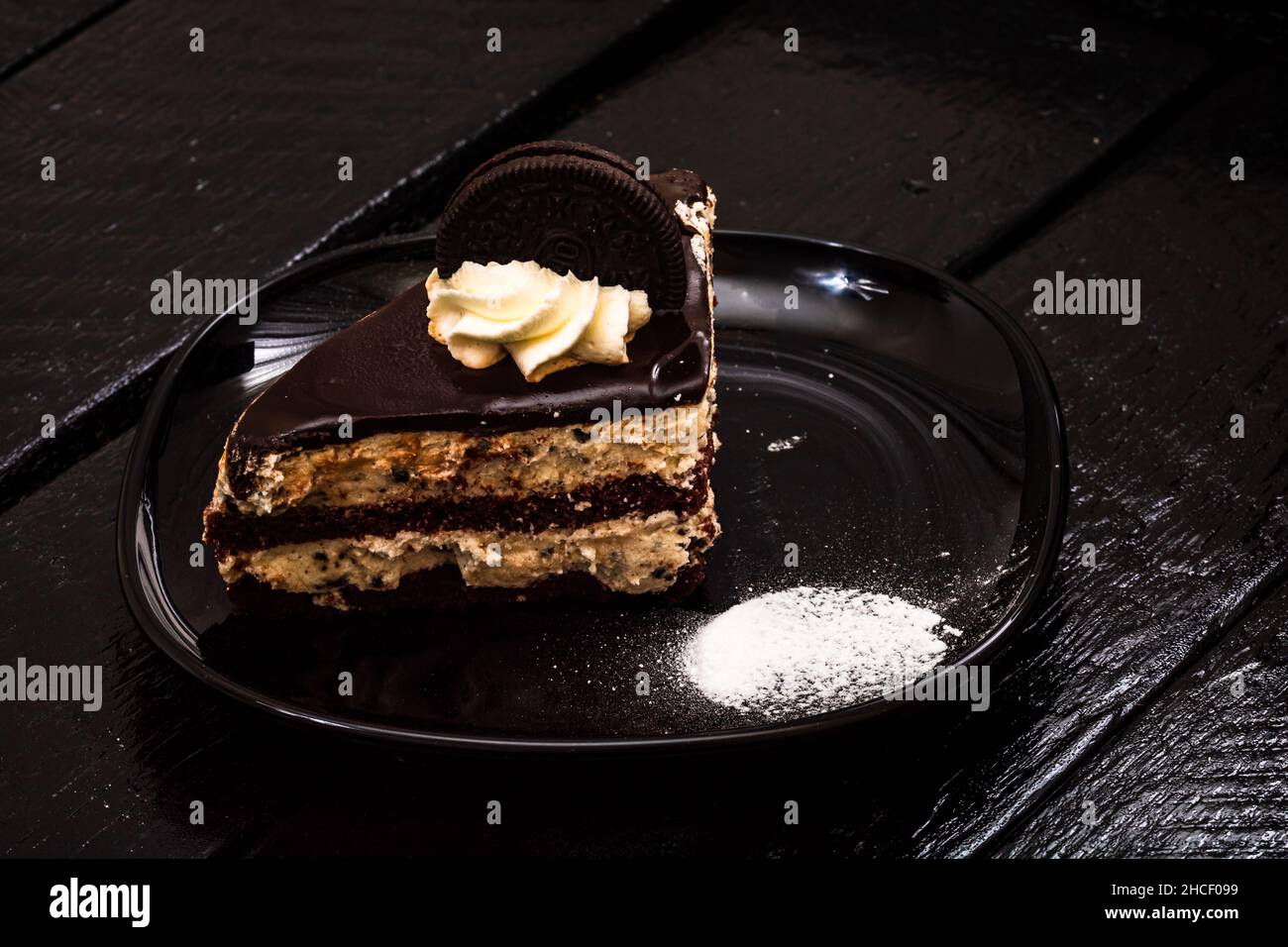 Nachtisch mit Schokoladenmousse. Schokoladenkuchen Stockfoto