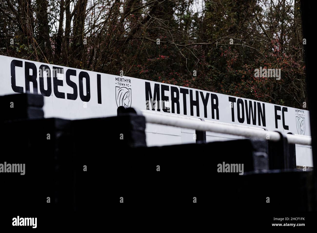 MERTHYR TYDFIL, WALES - 27. DEZEMBER 2021: Allgemeine Stadionansicht während der Southern League Premier Division South zwischen Merthyr Town FC & Yat Stockfoto