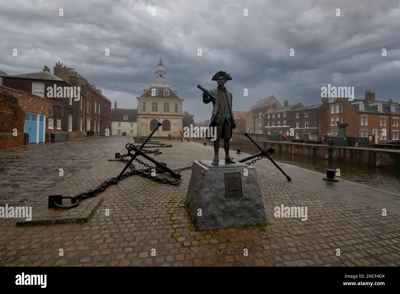 Die Statue des Entdeckers George Vancouver aus dem 18th. Jahrhundert in Kings Lynn, Norfolk, Großbritannien Stockfoto