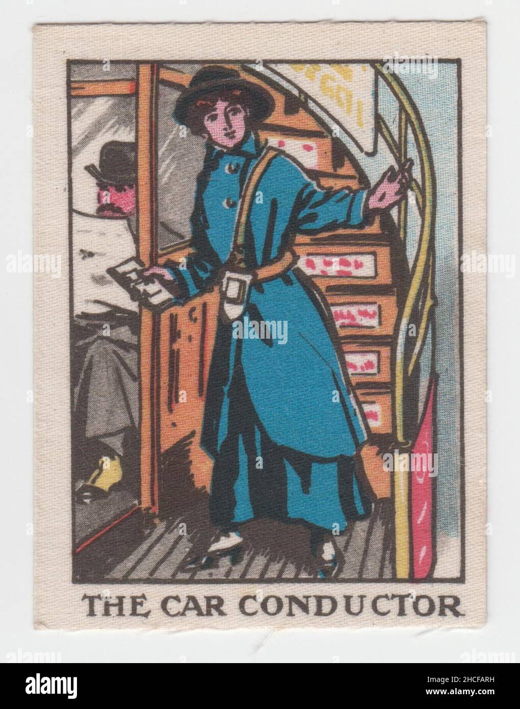 „The Car Conductor“: Eine von einer Serie von Seidenkarten, auf denen Arbeiterinnen des Ersten Weltkriegs dargestellt werden, die von der Wochenzeitschrift „The Happy Home“ als „charmante Kriegserinnerungen“ verschenkt werden. Das Bild zeigt einen Busleiter, der an der Treppe steht, ein Mann im Fahrzeug, der eine Zeitung liest Stockfoto