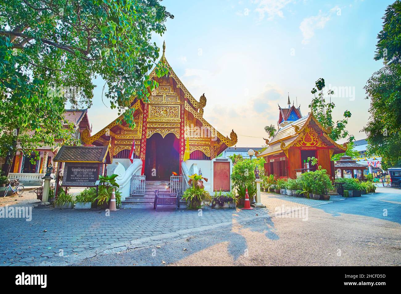 Die Viharn, Ucokot und die Ho Trai (Bibliothek) des Wat Muen Ngoen Kong, Chiang Mai, Thailand Stockfoto