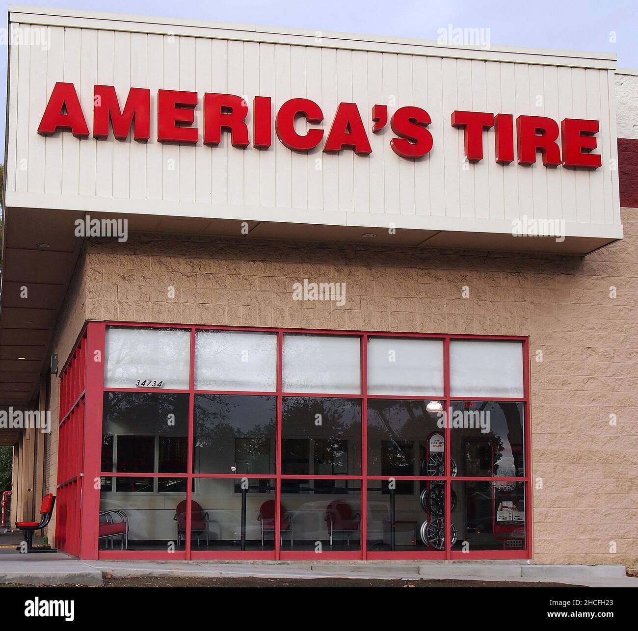 Schild des amerikanischen Reifenladens in Union City, Kalifornien Stockfoto