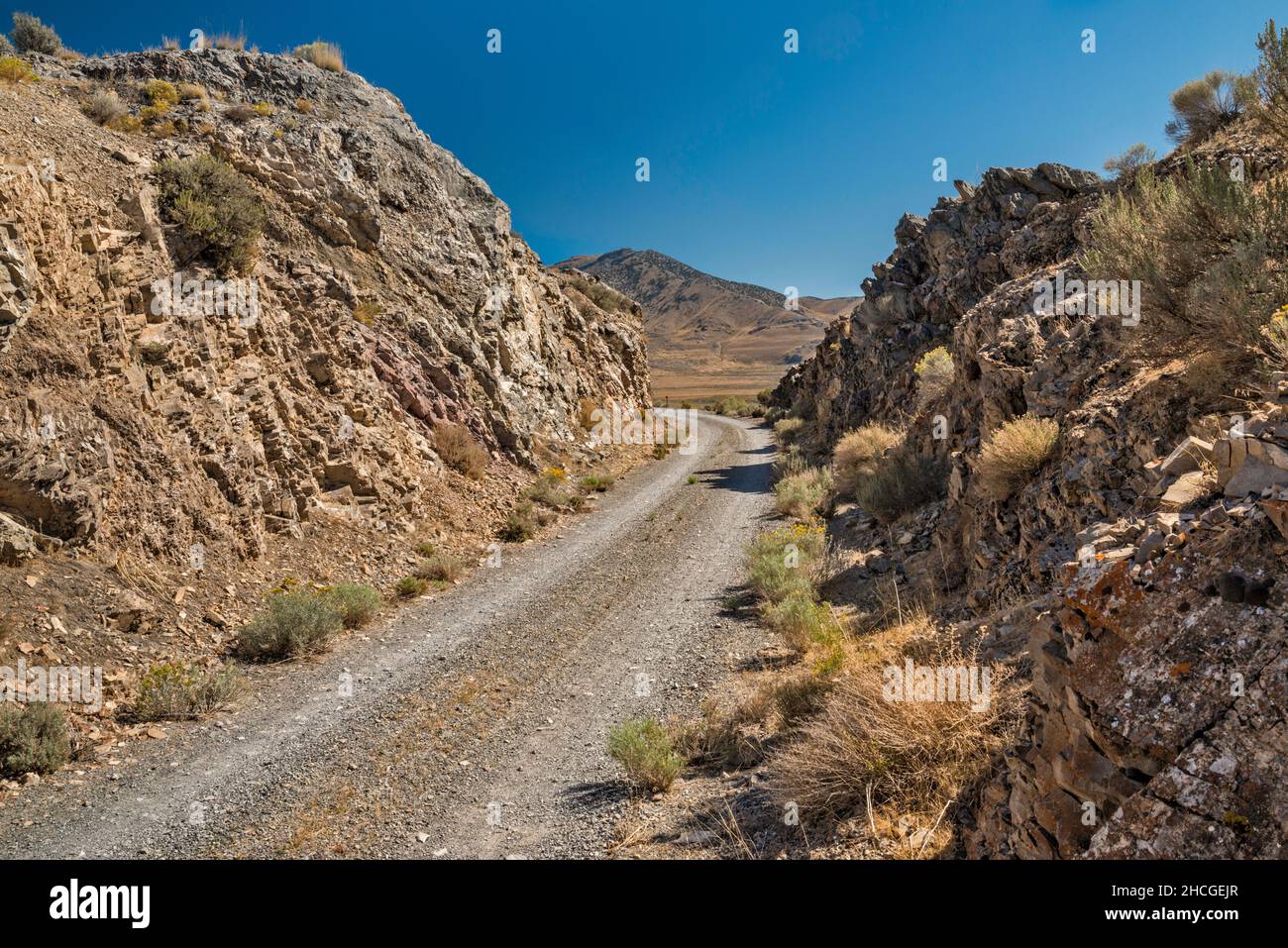 Transcontinental Railroad Byway, Central Pacific Railroad Grade, North Promontory Mountains in der Ferne, Golden Spike National Historical Park, Utah Stockfoto