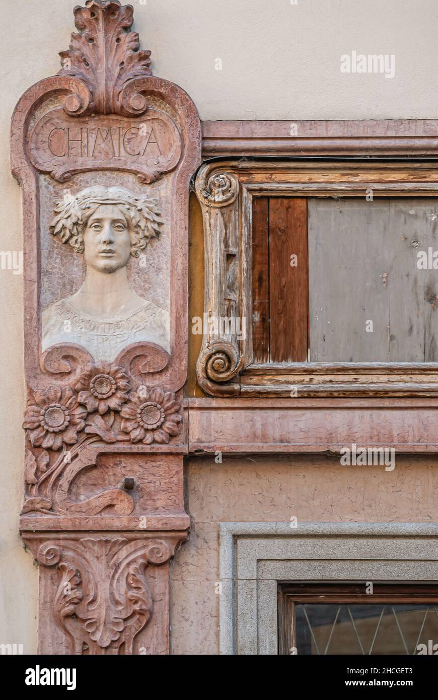 Architekturdetail Jugendstil Marmor eine in der historischen alten Stadt Parma, Emilia-Romagna. Stockfoto