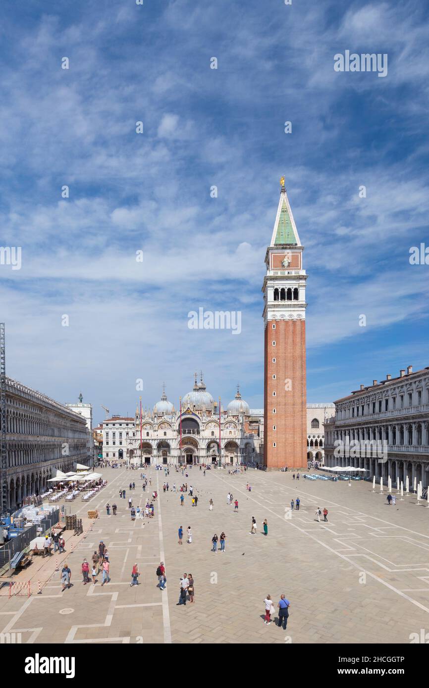 Erhöhter Blick auf den Markusplatz, Venedig, Italien Stockfoto