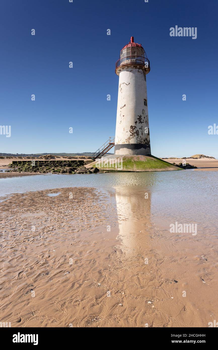 Punkt des Ayr Leuchtturms am Talacre Strand, Nordwales Stockfoto